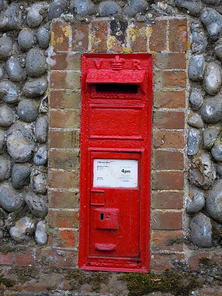 File:Post Box at Sustead, 03 05 2010.JPG