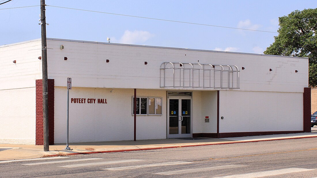 File:Poteet Texas City Hall 2015.jpg