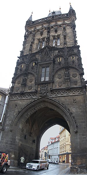 File:Praga - Torre da polvora - Torre de la polvora - Powder tower - Prašná brána - 02.jpg