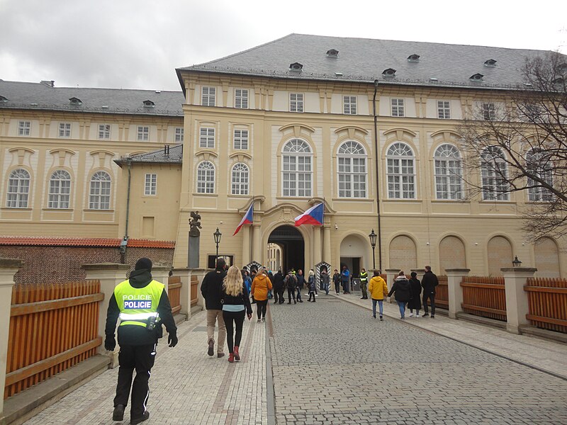 File:Prague Castle in 2019.07.jpg