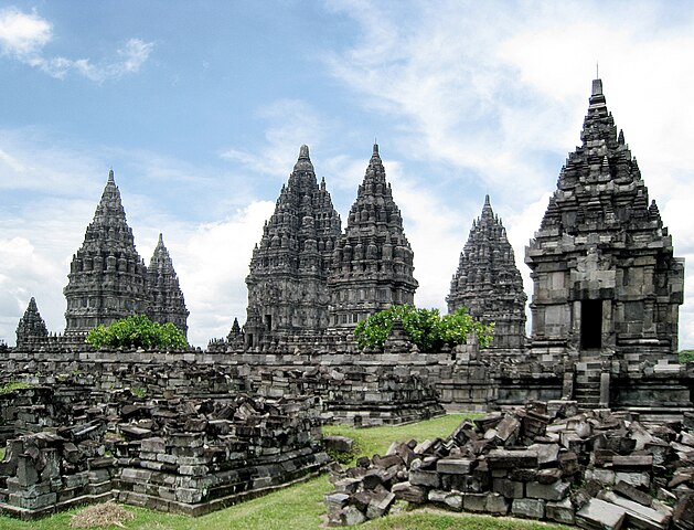 629px-Prambanan_Complex_1.jpg