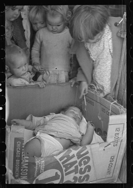 File:Preschool Children at Arvin Labor Camp.jpg