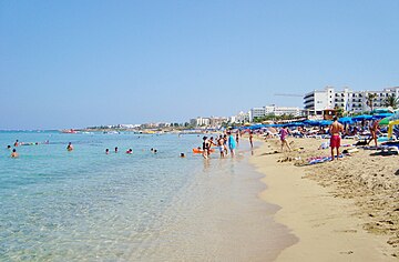 Berkas:Protaras_tropical_famous_beach_at_Paralimni_holiday_destination_in_Republic_of_Cyprus.jpg