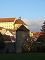 Pulverturm (im Vordergrund), im Hintergrund die Klosterkirche St. Hedwig