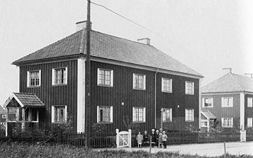 Röda stans område i Norrköping uppfördes 1918 under första världskrigets bostadskris i kommunens regi som nödbostäder för arbetare.