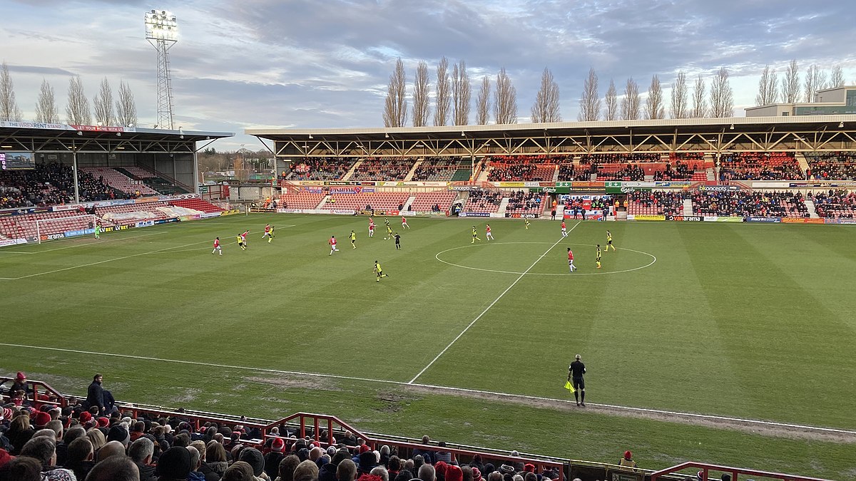 Racecourse Ground - Wikipedia