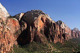 Hora Red Arch - národní park Zion.jpg