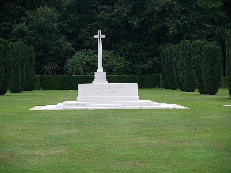 File:Reichswald Forest War Cemetery (29).JPG