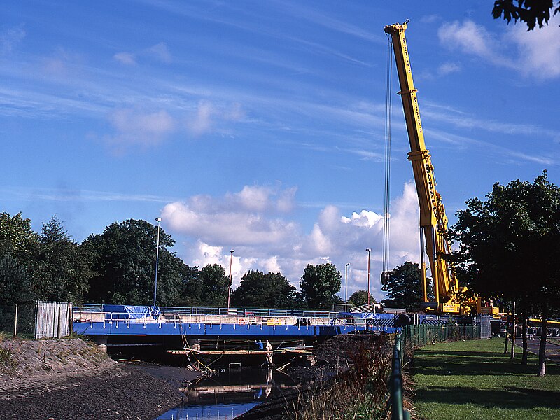 File:Renewing the railway bridge at Victoria Park (geograph 3747901).jpg