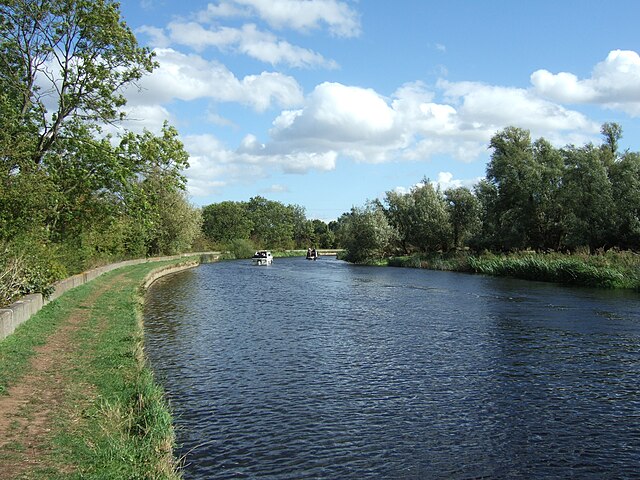 Boats navigating the River Soar near Sutton Bonington - the left hand bank is Nottinghamshire.