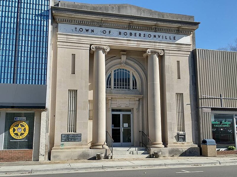 File:Robersonville Town Hall.jpg