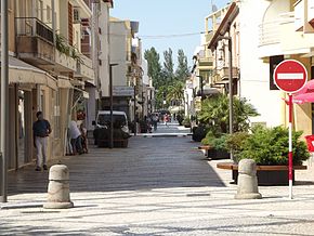 Rua principal do comércio tradicional na freguesia de São João Batista - Entroncamento