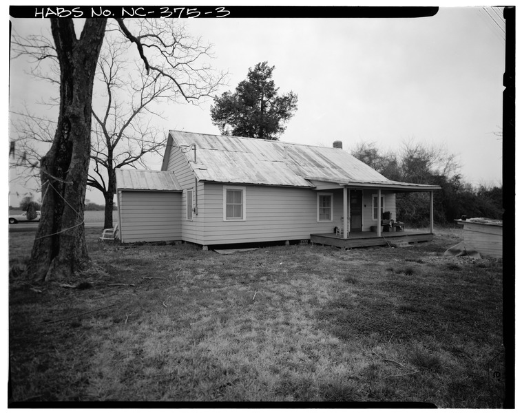 File:SOUTH SIDE AND EAST REAR - Clarence Brinson House, NC 258-24 South of SR 1229, Richlands, Onslow County, NC HABS NC,67-RILA.V,2-3.tif