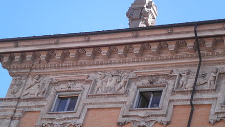 Mid-17th century façade with cornice