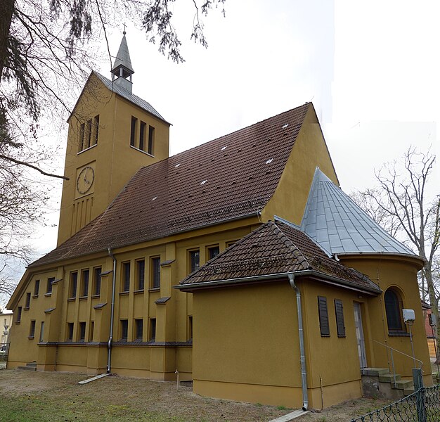 File:Sachsenhausen (Oranienburg) church 2016 SE.jpg