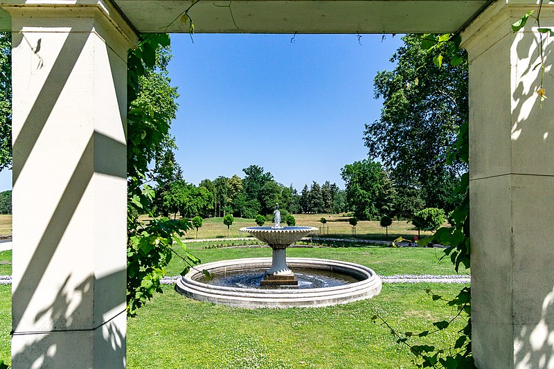 File:Sanssouci - Schloss Charlottenhof - Terasse DSC4609.jpg