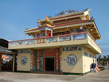 Savannakhet ChineseTemple2 tango7174.jpg