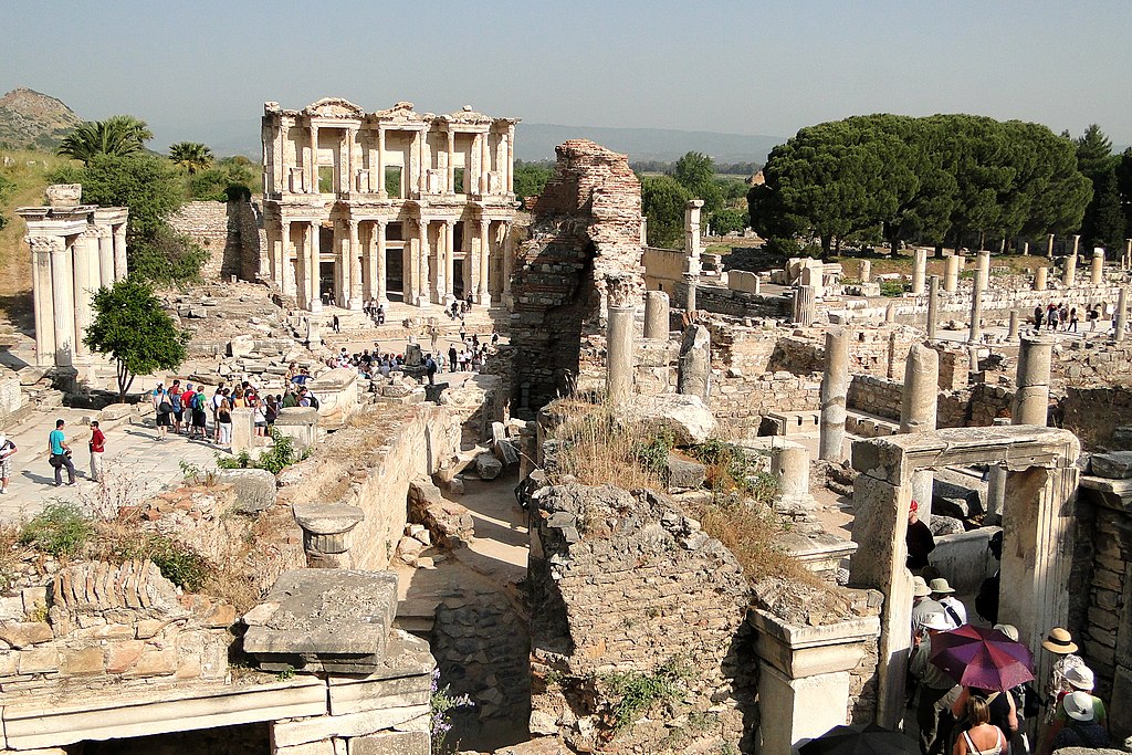 Scene along Curetes Way - Efes (Ephesus) - Turkey - 01 (5754928990)