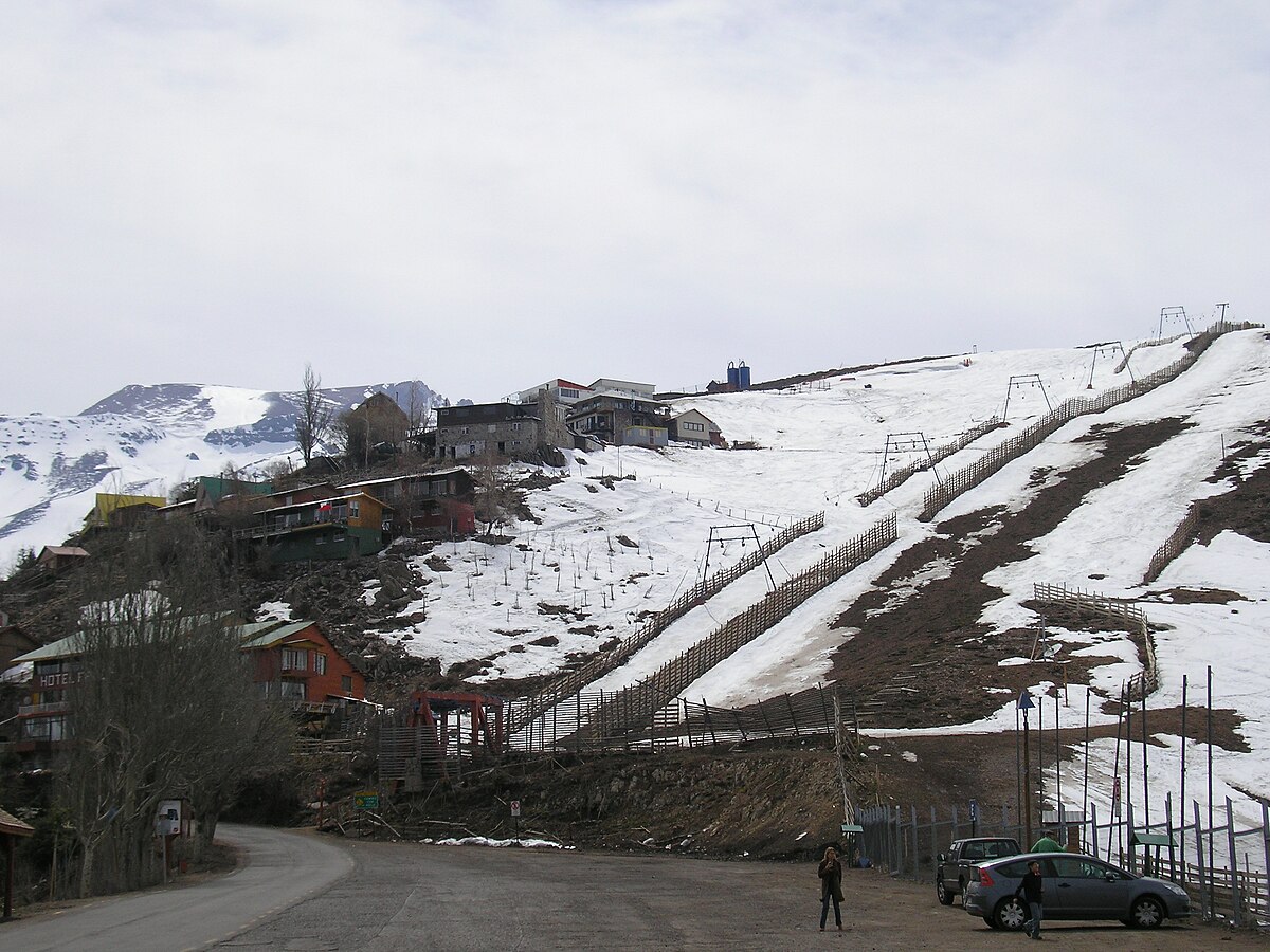 Села мен. Анды горнолыжные курорты. Фарельонес горнолыжный курорт. Чили горнолыжные курорты. La Parva Chile.