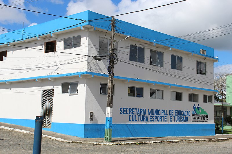 File:Secretaria de Educação e Cultura, Barro Preto, BA.jpg