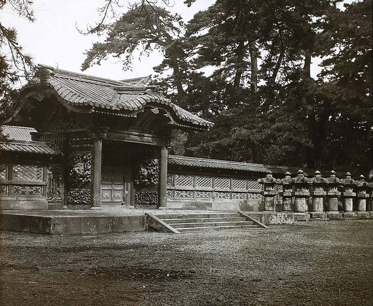 File:Shiba Park, Chokugaku-mon (Császári tekercs) kapu. Fortepan 95092.jpg