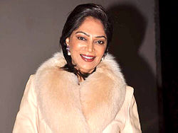 Simi Garewal vuonna 2012.