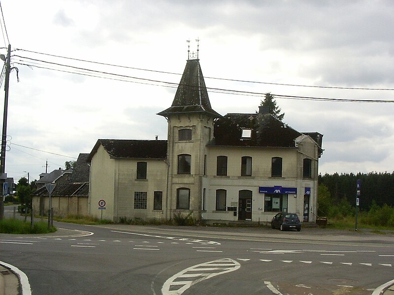 File:Sourbrodt-gebouw-bij-station.JPG