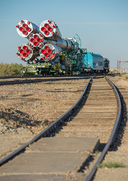 File:Soyuz TMA-10M spacecraft roll out by train (9).jpg