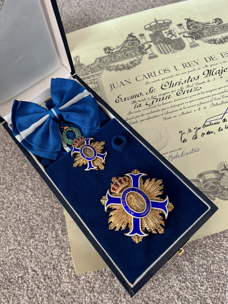 File:Spain - Order of Civil Merit Grand Cross with awarding document.png