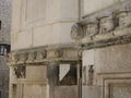 Fasada Šibenske katedrale Sv. Jakova, 72 kamene glave koje okružuju apside