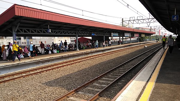 The upper line platform of the Kampung Bandan station