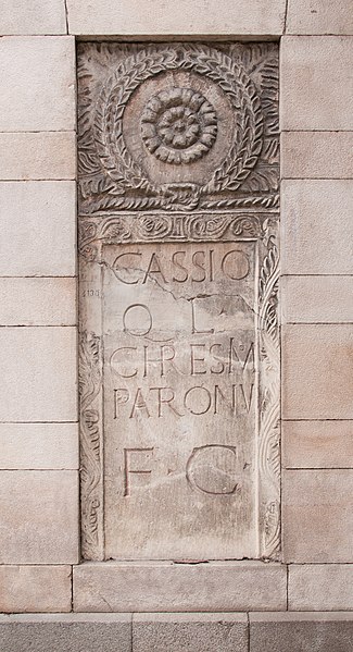 File:Stele Archaeological Museum Sofia.jpg