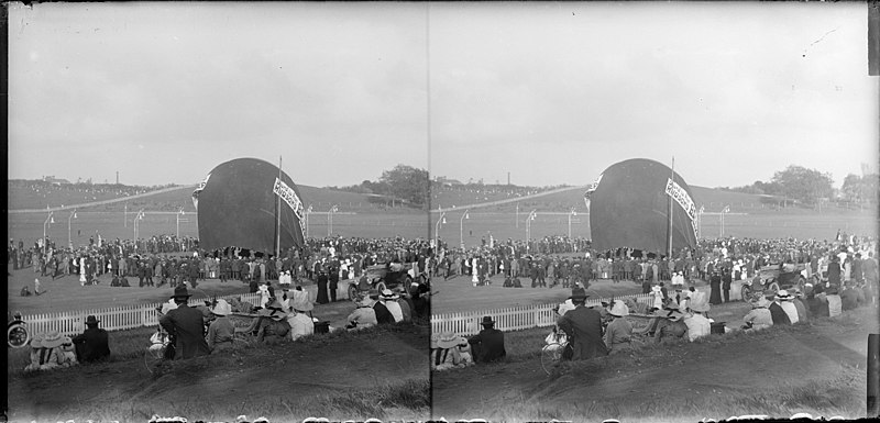 File:Stereoscopic photograph of a hot air balloon at the Domain, Auckland, 191-? (3731543232).jpg