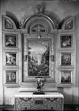 Närbild av altarskåpet med de tio målningarna av Einar Forseth 1926.