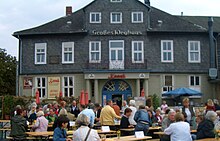 Vom Arbeitskreis „Kultur vor Ort“ organisierte gemeinschaftliche Theateraufführung am Großen Weghaus 2007