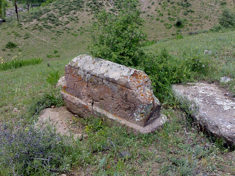 File:Stone Gemigaya.jpg