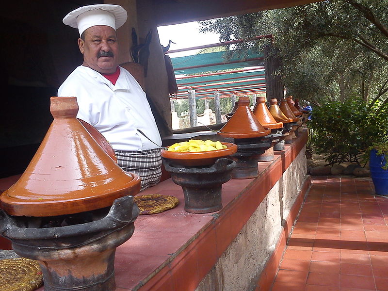 File:Tajines au parfum du maroc.jpg