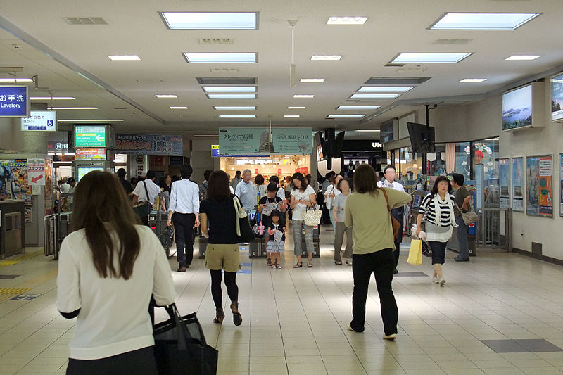 File:Takatsuki Station06n3900.jpg
