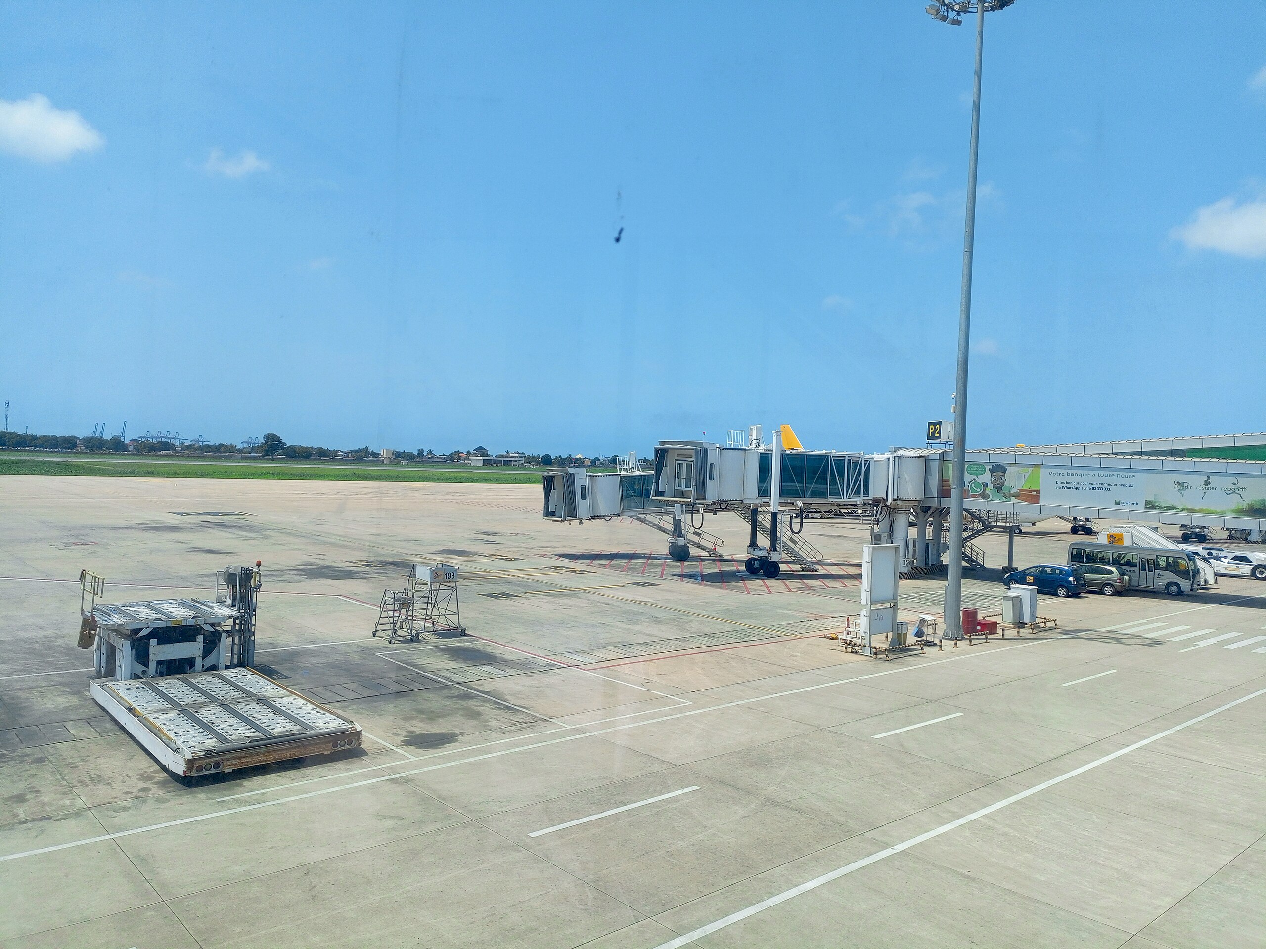 File:Tarmac Aéroport international Gnassingbé Eyadéma 03.jpg