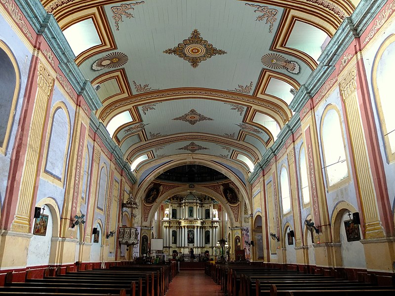 File:Tayabas Basilica Interior.JPG