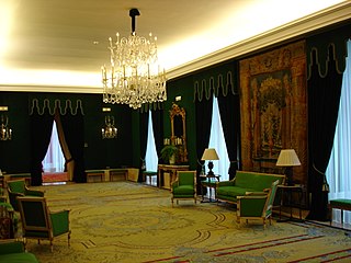 <span class="mw-page-title-main">Green room</span> Waiting room and lounge for performers