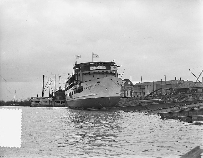 File:Tewaterlating Gilyang Scheepswerf De Waal Deest Zaltbommel, Bestanddeelnr 906-4084.jpg