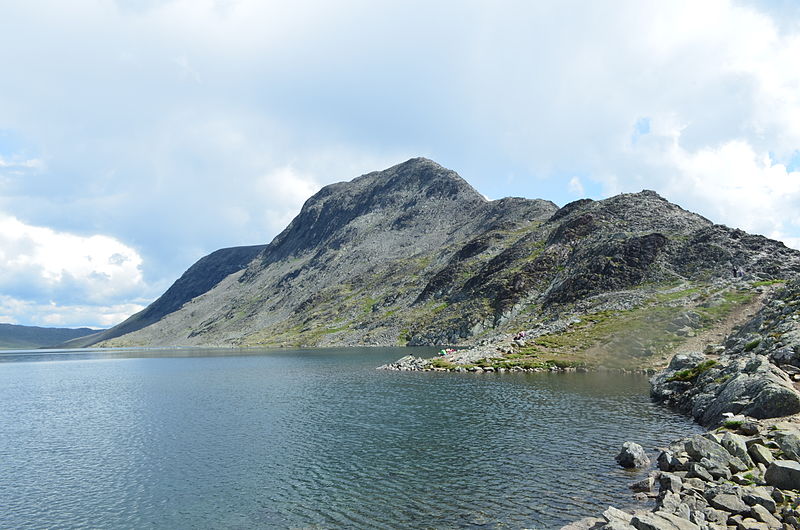 File:The Besseggen Ridge (14671460498).jpg