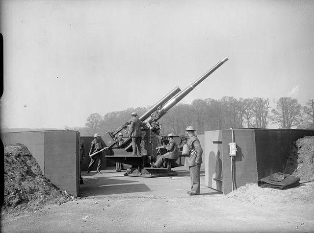 3.7-inch gun in Richmond Park 1940