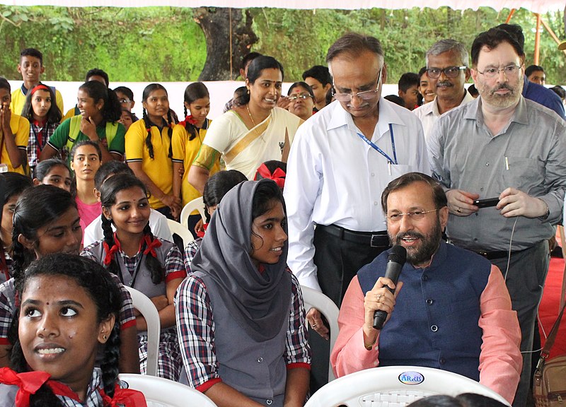 File:The Union Minister for Human Resource Development, Shri Prakash Javadekar interacting with the Kendriya Vidyalaya students at the launch of the Swasth Bachche, Swasth Bharath Programme, in Kochi on August 21, 2017.jpg