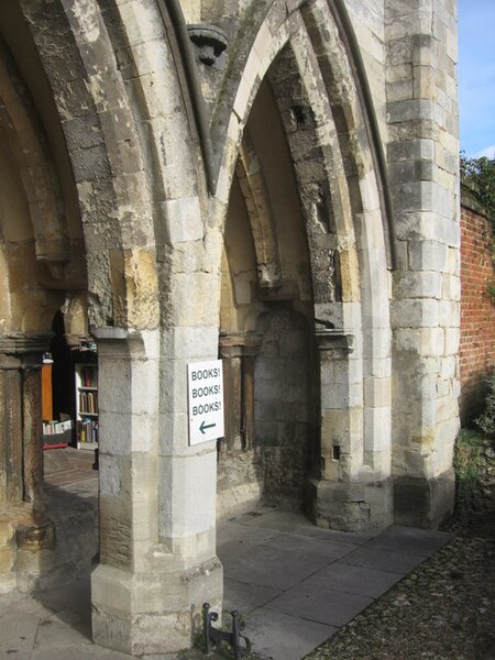 File:The former Prior's House arches - geograph.org.uk - 1162860.jpg