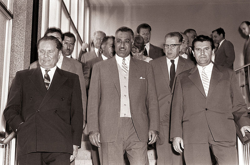 File:Tito in Naser na razstavi motorjev in motornih vozil na Gospodarskem razstavišču v Ljubljani 1960.jpg