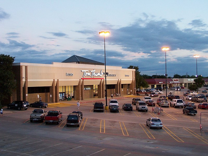 File:Tom Thumb store.jpg