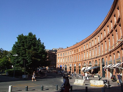 Place Wilson (19th c.), an oval-shaped square.