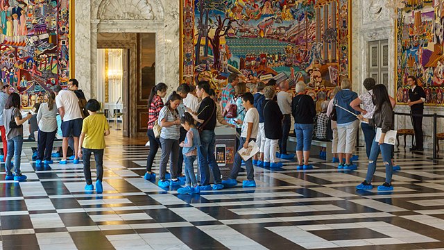 Tourists at the Great Hall